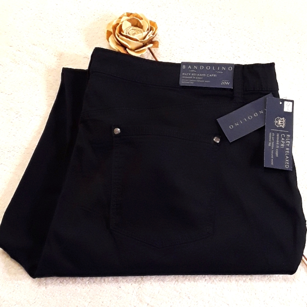 🆕️Bandolino Riley Relaxed Navy Blue Capri Pants. Women's Plus Size: W20x22L.